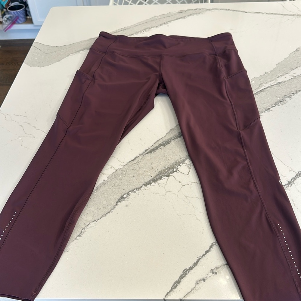 Lululemon Women's Fast Free High Rise Capris Crop Reflective plum